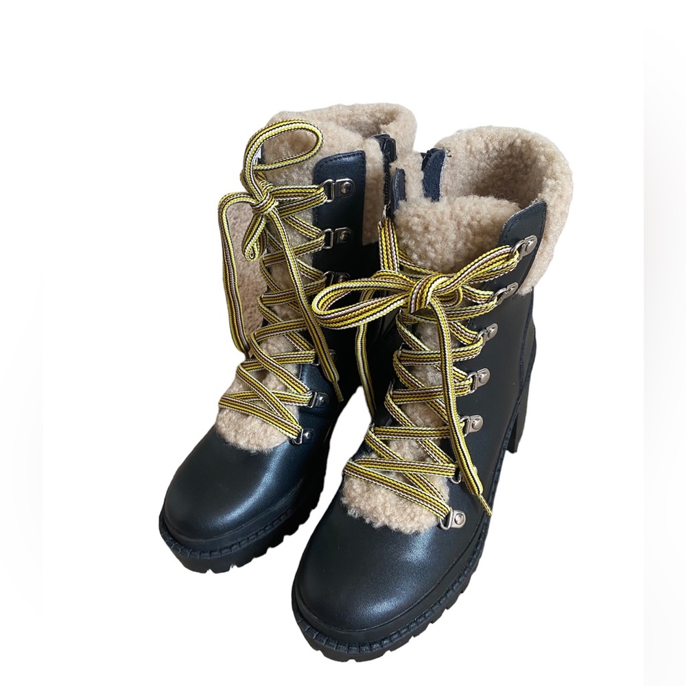 Women’s Steve Madden Bundle Up sherpa lace up Boots 6.5